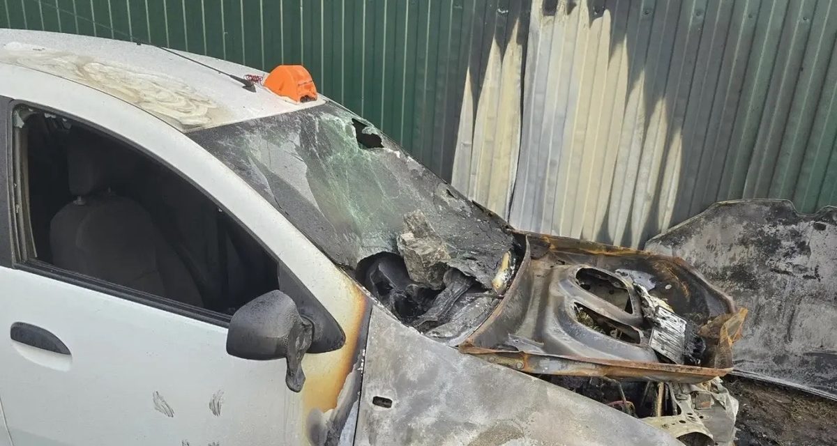 Две женщины из личной неприязни подожгли чужой Renault Logan в Новошахтинске
