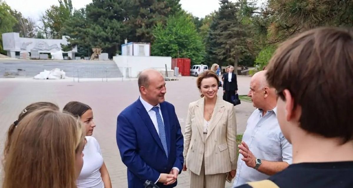 Мэр Ростова рассказал юнармейцам, как сам стоял в почетном карауле у Вечного огня