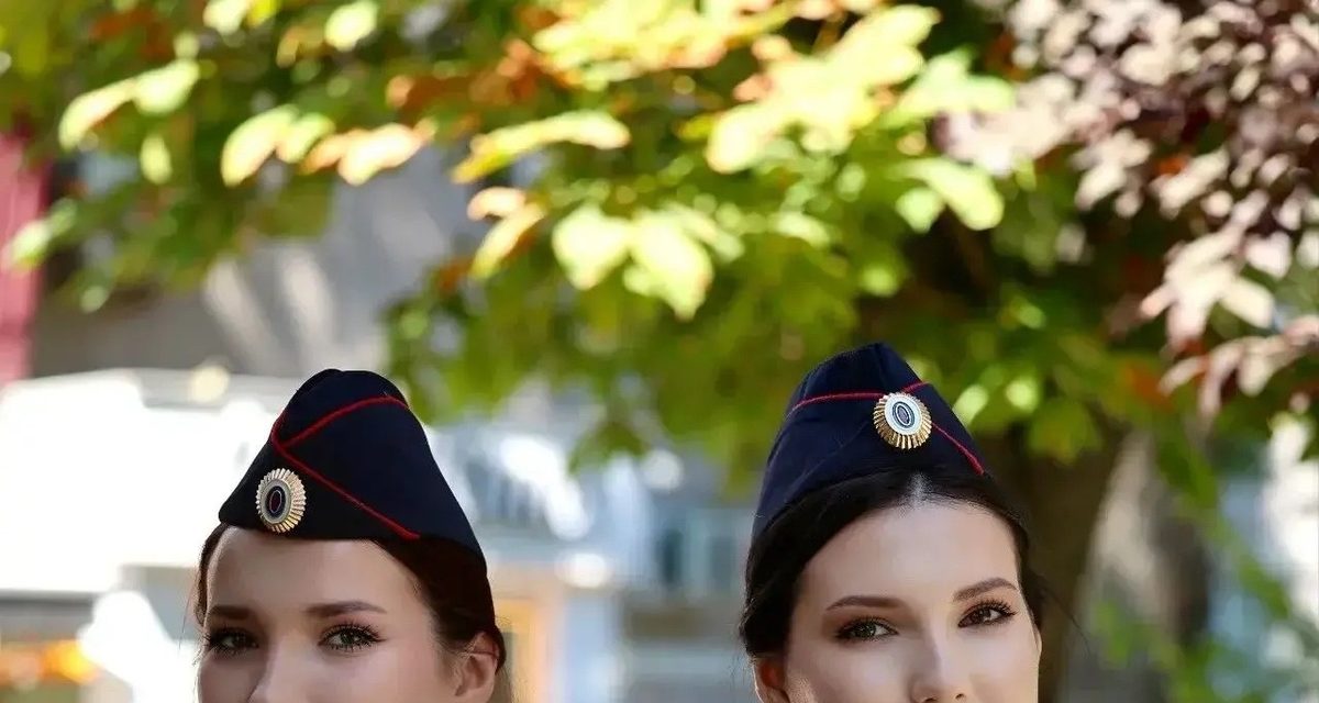 Сёстры-близняшки в погонах дознавателей поздравили ростовчан с выходными