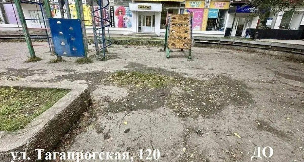 Качели, карусели и безопасное покрытие появились на шести площадках Октябрьского района